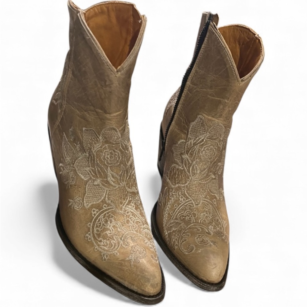 🔥Old Gringo Tan Embroidered VERY Distressed Ankle Boots, EUC, 9 (Actual Photos) - Picture 2 of 16